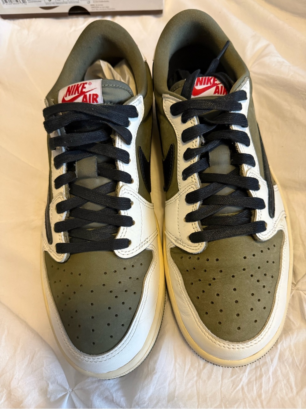 Jordan 1 Retro Travis Scott Low in Olive, White & Black